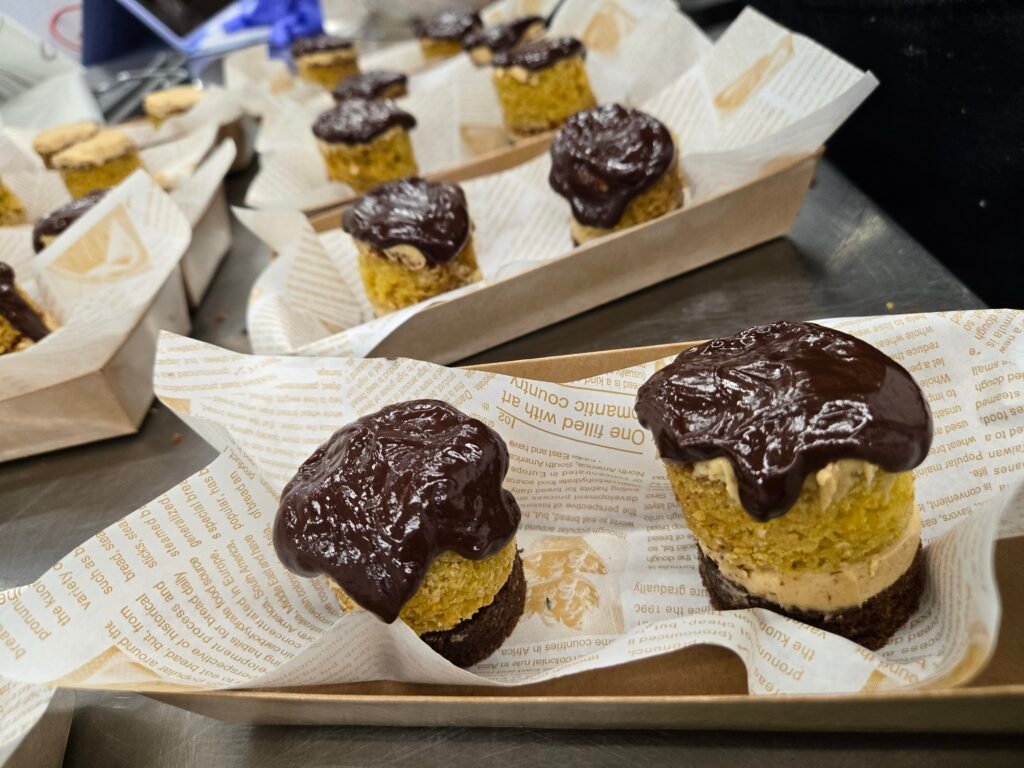 b52 mini cakes